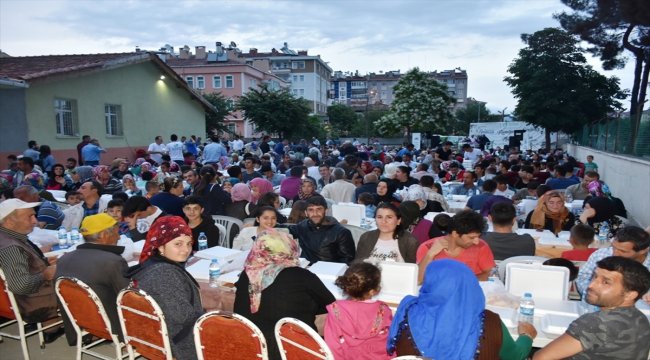 AK Parti Sinop Milletvekili Maviş mahalle iftarına katıldı