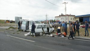 Samsun'da otomobil ile minibüs çarpıştı: 6 yaralı