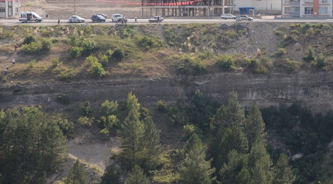 100 metre derinlikteki kanyona devrildi