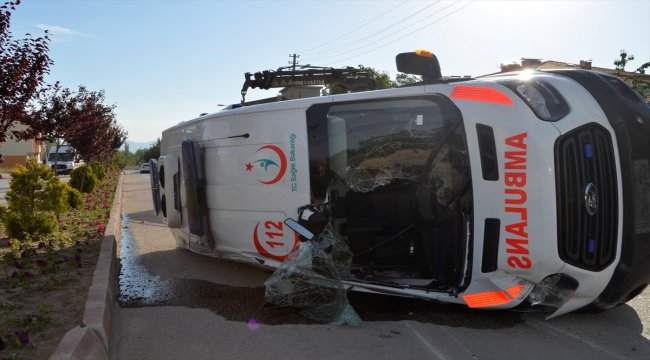 Amasya'da ambulansla otomobil çarpıştı: 4 yaralı