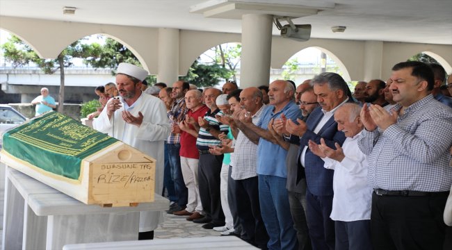 "Avusturya, uygulama ile kendi toplumuna da zarar vermektedir"