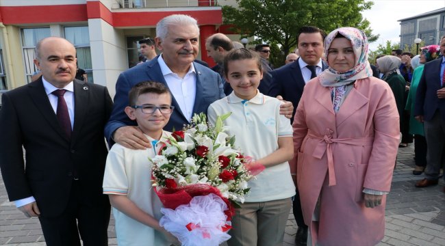 Başbakan Binali Yıldırım, Düzce Valiliği'ni ziyaret etti