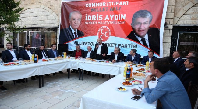 Bayburt MHP teşkilatı sandık görevlilerine iftar verdi