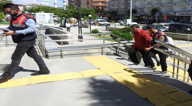 Çorum'da yol verme kavgası: 3 yaralı