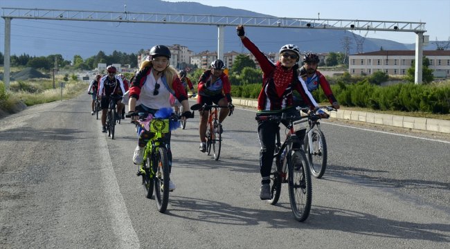 "El Ele Elden Ele 81 İlde Türk Kadının Zaferi Projesi"