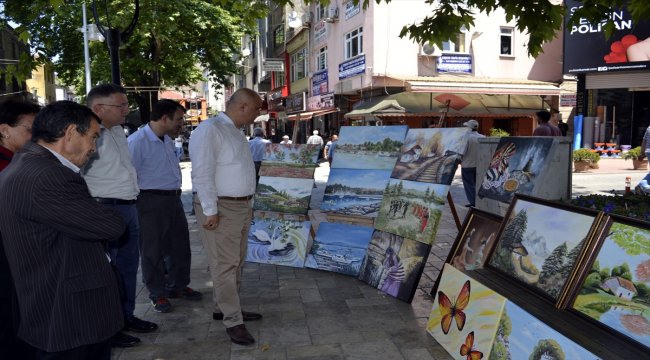 Ev hanımlarının açtığı resim sergisine ilgi