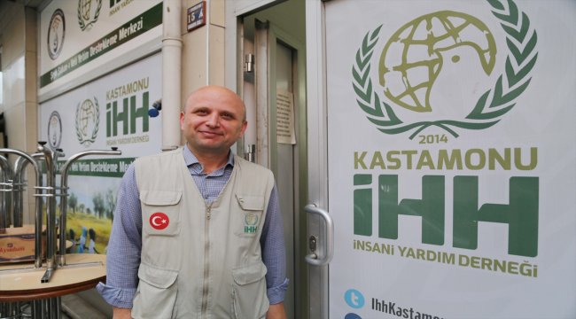 İhtiyaç sahipleri bu sofrada iftar yapıyor