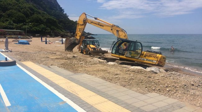 İnkumu'nda fırtınanın yol açtığı hasar gideriliyor