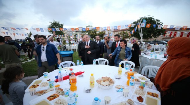 "Türkiye bugün İslam aleminin de umudu halindedir"