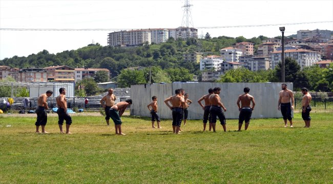 Yağlı güreşçiler Tarihi Kırkpınar'a hazırlanıyor