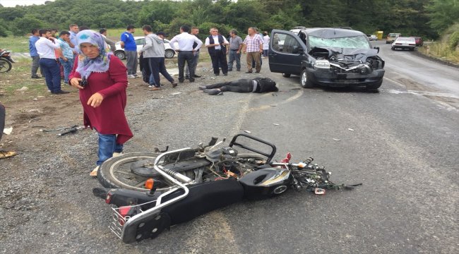 Zonguldak'ta kamyonetle motosiklet çarpıştı: 3 yaralı