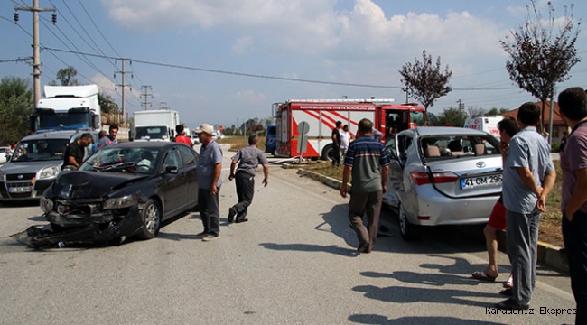 Düzce'de iki otomobil çarpıştı: 4 yaralı