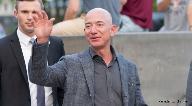 Jeff Bezos, Elon Musk’la girdiği uzay rekabeti için Amazon’daki CEO’luk görevinden ayrılıyor