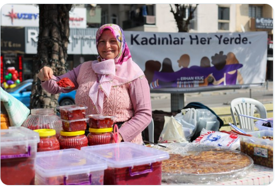 Buca'da Üretici Kadınlar Pazarı'na büyük ilgi