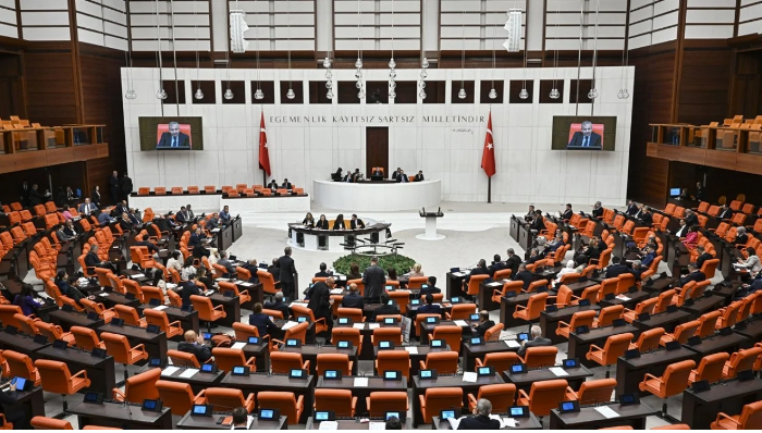 Bahçeli, emekliye maaş zammı için salı günü gurupta söylediklerinin tam tersini yaptı