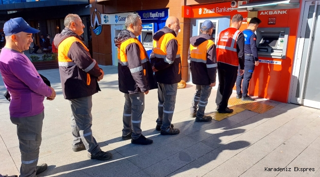 BAŞKAN AŞKIN TÖREN'İN VERDİĞİ REKOR ZAMLI MAAŞLAR ÇALIŞANLARA ÖDENDİ