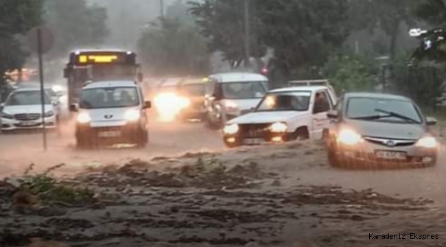 Samsun'da Şiddetli Yağış Nedeniyle  Eğitime Ara Verildi