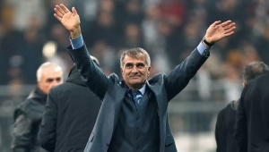 #SONDAKİKA Trabzonspor'un yeni teknik direktörü Şenol Güneş oldu...