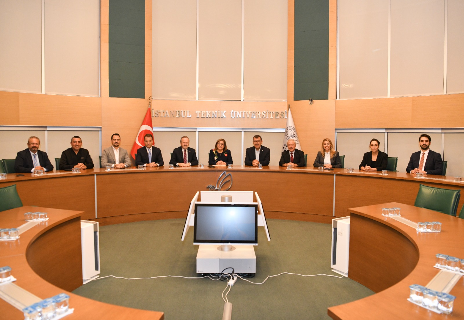 GAZİANTEP’TEN ÖRNEK İŞBİRLİĞİ! YEŞİL HİDROJENLİ OTOBÜS DÖNÜŞÜMÜ İÇİN İMZALAR ATILDI! 