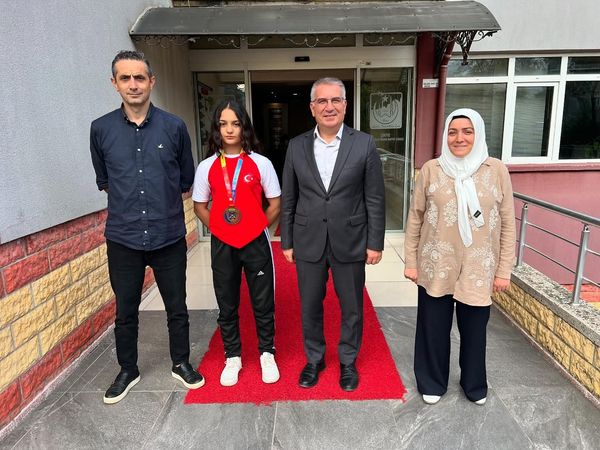 Ünye’de İmam Hatip Lisesi Öğrencisi, Bilek Güreşinde Dünya 3’üncüsü Oldu