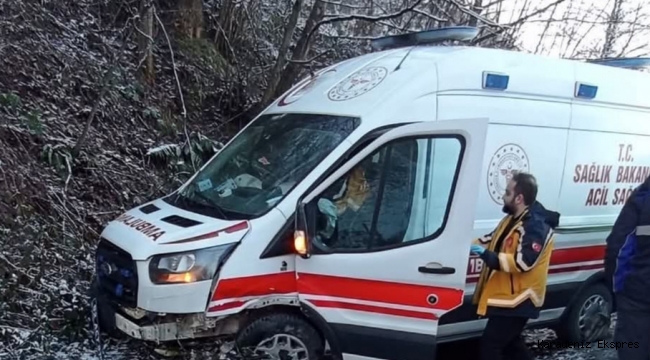 Gölköy 'de Ambulans ile Otomobil Çarpıştı: 2 Yaralı 