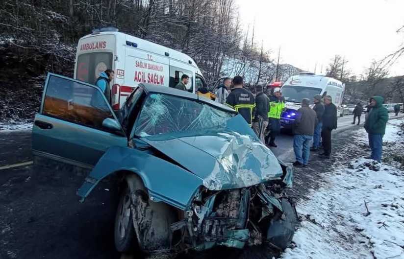 Gölköy 'de Ambulans ile Otomobil Çarpıştı: 2 Yaralı 