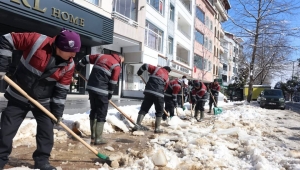 ALTINORDU BELEDİYESİ’NDEN YOĞUN KAR TEMPOSU 