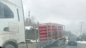 ORDU DA DOĞALGAZ YÜKLÜ DORSE TIR'DAN KOPTU 