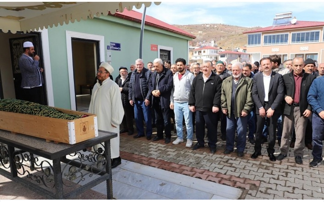 Annesinin tabutu başında kalp krizi geçiren kadın hayatını kaybetti 