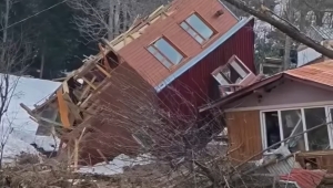 Yer Artvin... Bir ev takla atarak devrildi! Anbean böyle görüntülendi