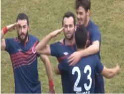 Van'daki futbol maçında asker selamı sahayı karıştırdı