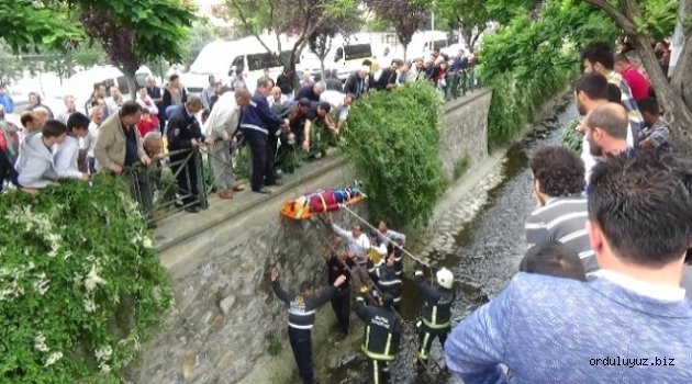 Annesiyle Tartışan Genç Kadın, 7 Metre Yükseklikten Dereye Atladı