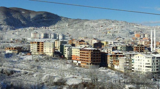 Gölköy'de Salı gün başlayan ve aralıksız devam kar yağışı hayatı olumsuz etkiliyor