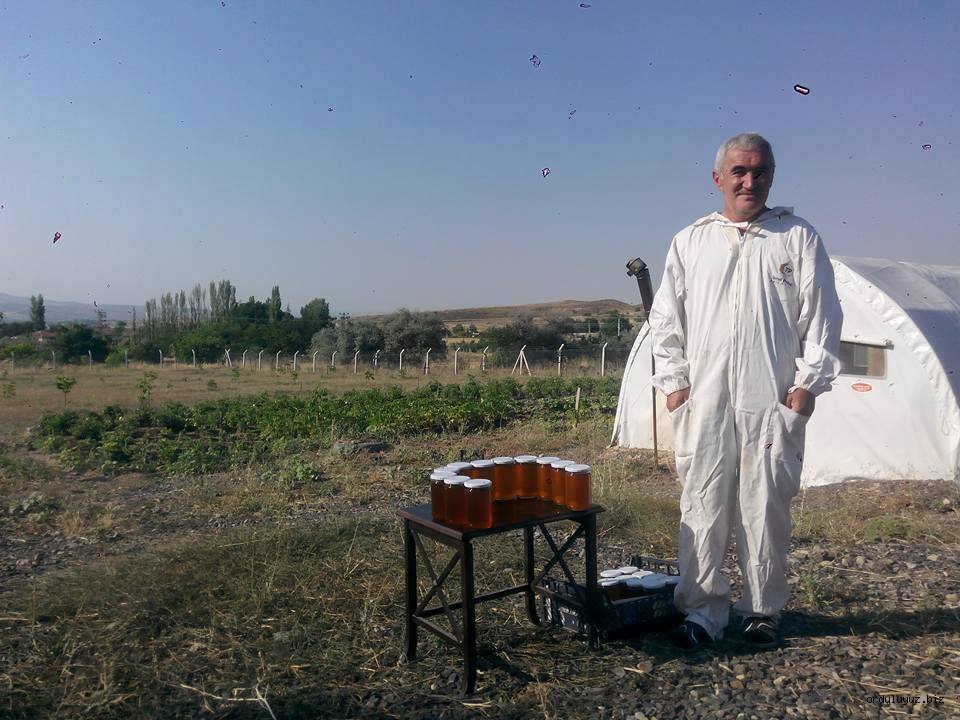 MESUDİYELİ ALBAY ANKARA'DA DOĞAL BAL ÜRETİYOR