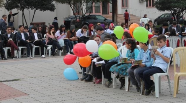 Meydanda Kitap Okuma etkinliği düzenlendi