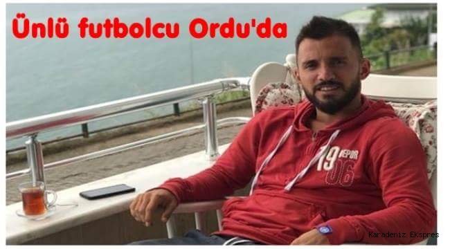 Milli Futbolcu Emre Çolak tatilini memleketinde geçiriyor.