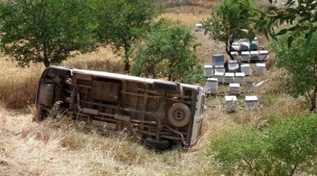 Öğrenci servisi şarampole devrildi: 16 yaralı