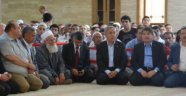 Bülent Arınç için cami içerisinde protokol şeridi çekildi