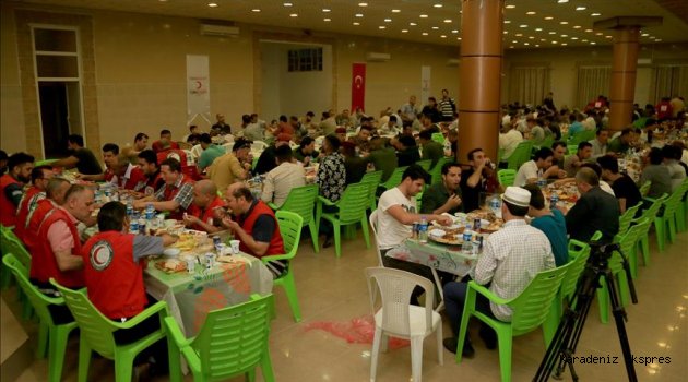 Türk Kızılayı Musul'da iftar verdi