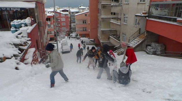 ÜÇ GÜNDE 435 MAHALLE YOLU AÇILDI